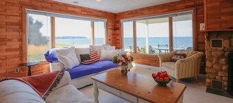 Strandfront i Southold; nyrenoveret / bade / køkken / 2. sal familieværelse!