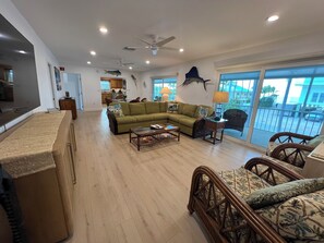 Smart TV, DVD player, books, stereo