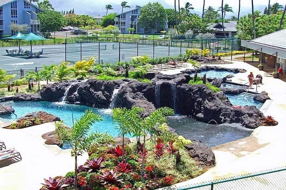 Luxury tropical comfortable resort condo in pedestrian/golf/ocean community