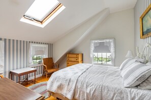 4 bedrooms, iron/ironing board, Internet