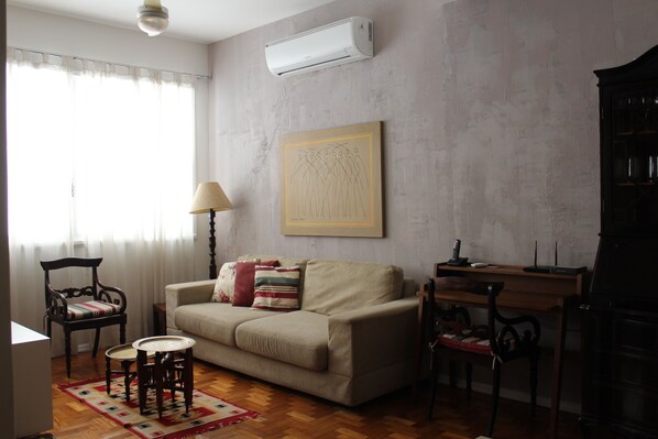 TV, DVD player, aparelho de som