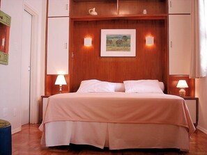 2 quartos, cofres nos quartos, ferros/tábuas de passar roupa, Wi-Fi