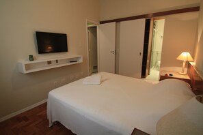 2 quartos, cofres nos quartos, ferros/tábuas de passar roupa, Wi-Fi