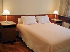 2 quartos, cofres nos quartos, ferros/tábuas de passar roupa, Wi-Fi