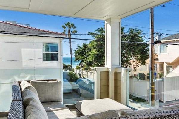 Balcony with seating and partial ocean views-perfect for morning coffee and enjoying the Mission Beach lifestyle