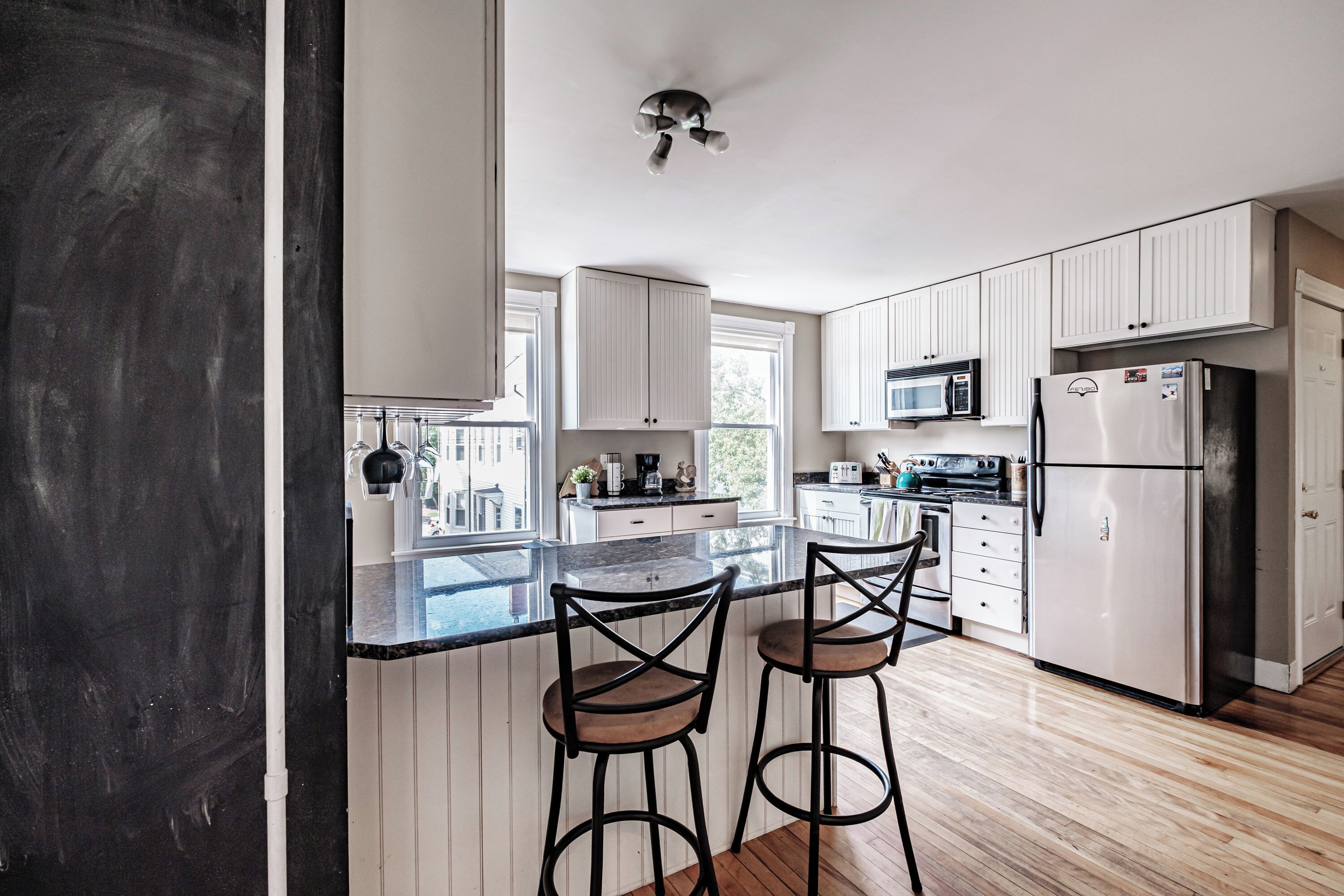 Frigorifero, microonde, forno, piano cottura