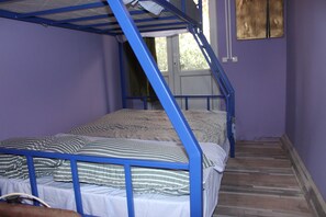 1 dormitori, escriptori i habitacions insonoritzades 