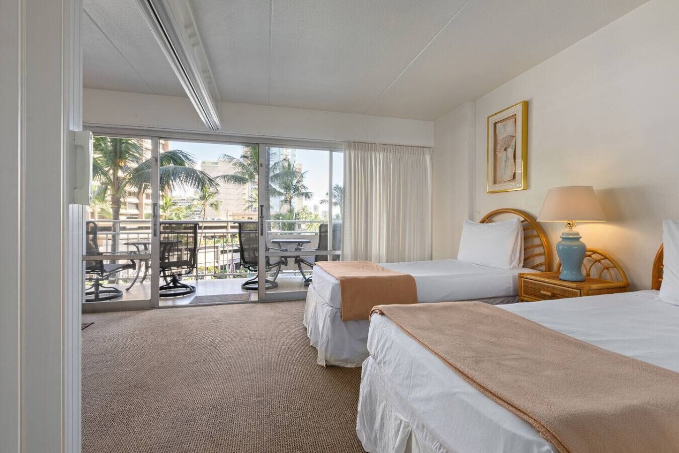 2 bedrooms, iron/ironing board, WiFi