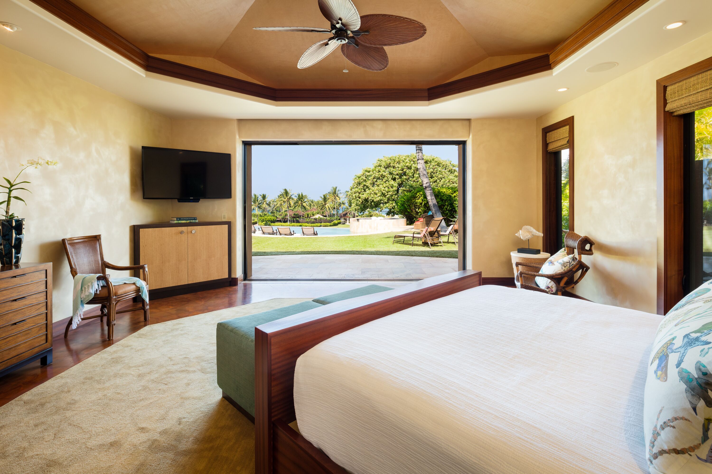 Spacious Ocean View Home. Steps From White Sand Beach. Private pool & spa. - Photo 27