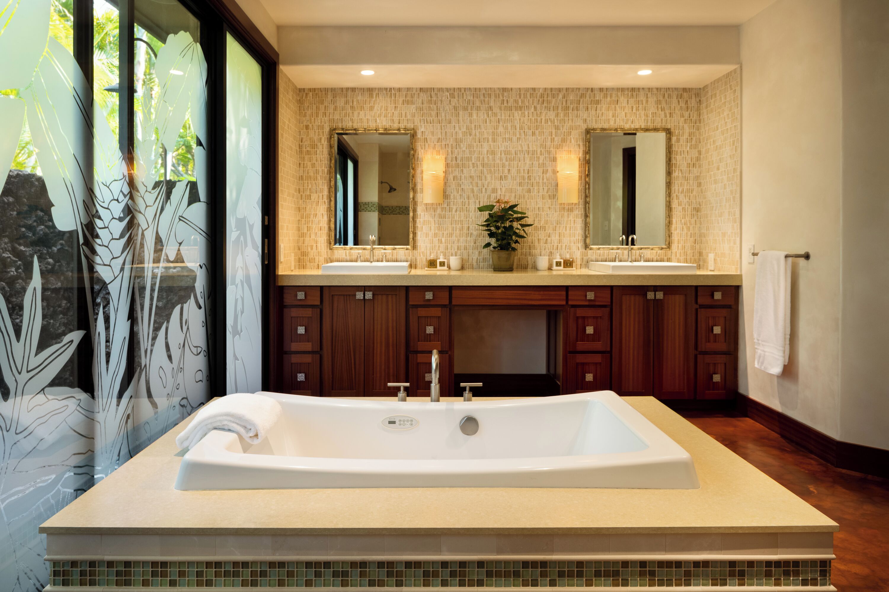 Spacious Ocean View Home. Steps From White Sand Beach. Private pool & spa. - Photo 21