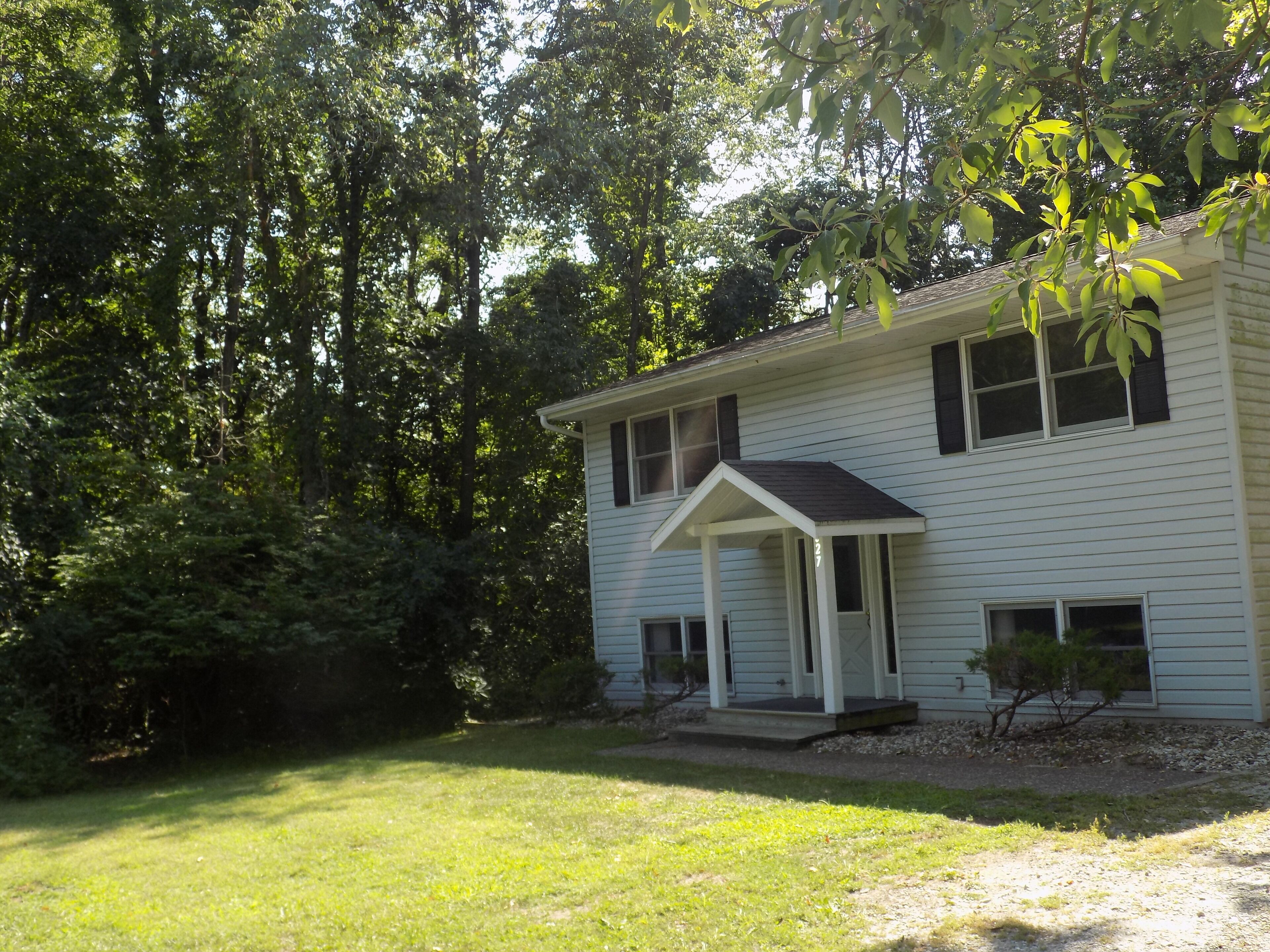 Family friendly Michiana Shores Beach Home! Close to Beach, Playground and Pizza