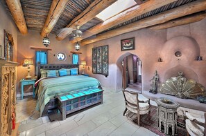 6 chambres, bureau, fer et planche à repasser, lit parapluie