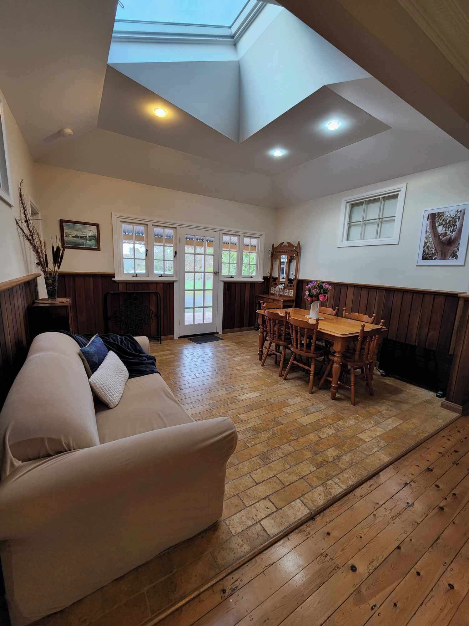 TV, fireplace, DVD player, books