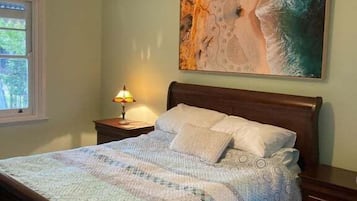3 bedrooms, iron/ironing board, bed sheets