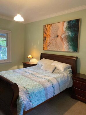 3 bedrooms, iron/ironing board, bed sheets - Beautiful rural retreat (Cashmore)