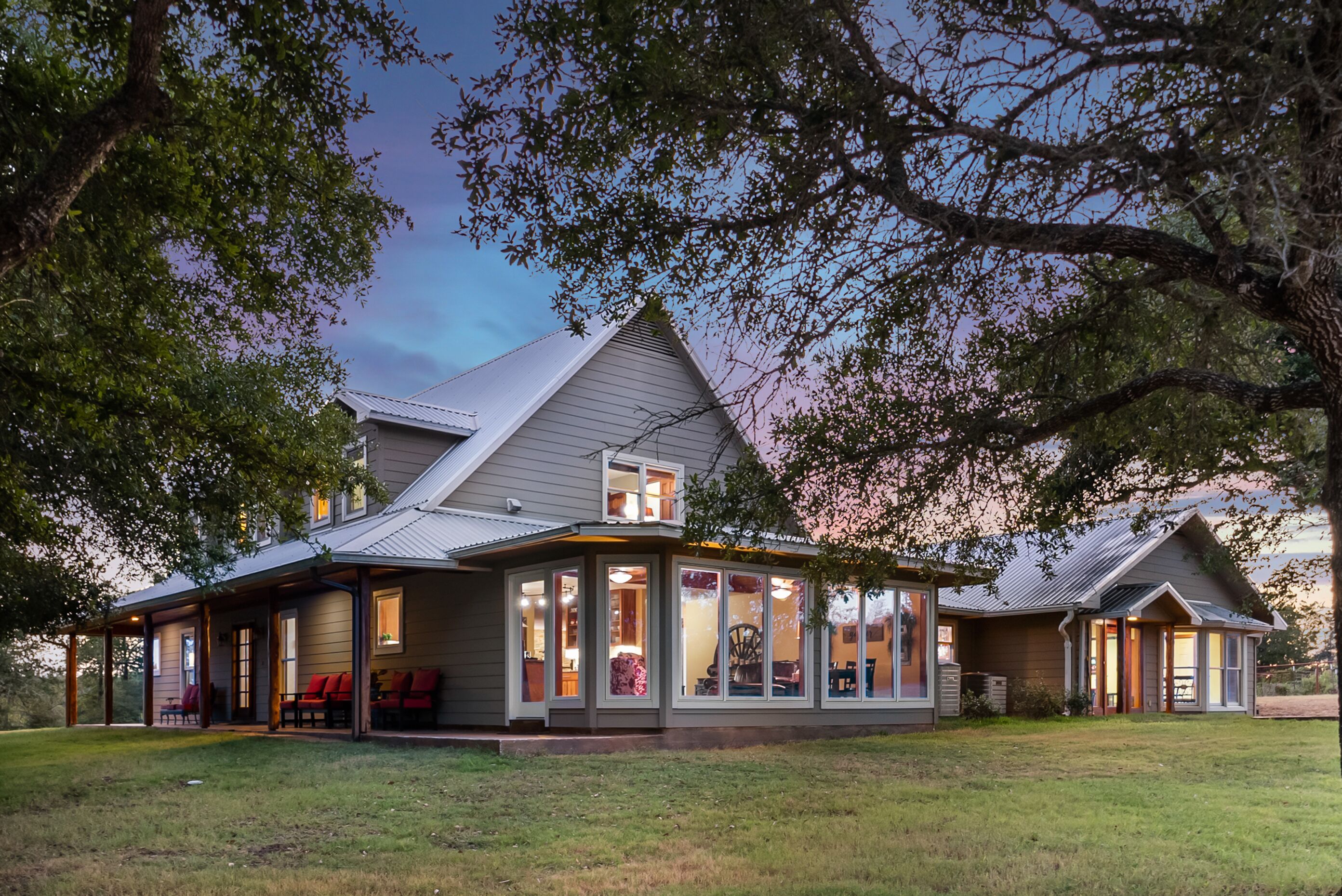 Savage Ranch & Vineyard - 39 acres, upscale ranch, gourmet kitchen, pool/spa