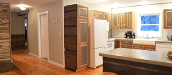 Artisan Ski House for Groups! Killington + Okemo in Minutes. Walk to Long Trail