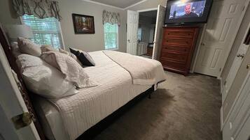 3 bedrooms, desk, iron/ironing board, free WiFi