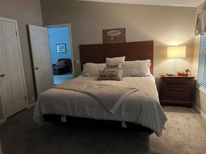 3 bedrooms, desk, iron/ironing board, free WiFi