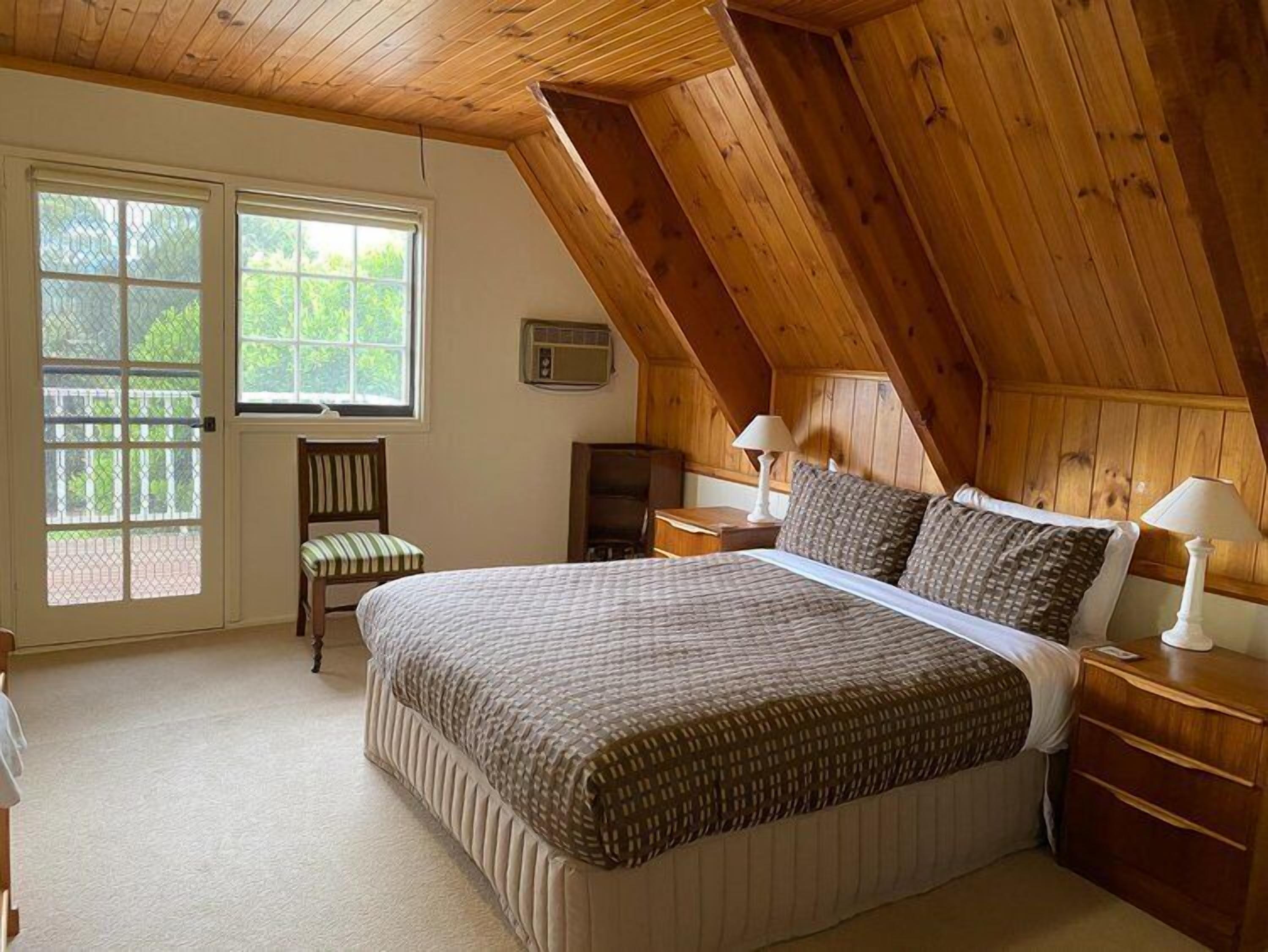 4 多间卧室、熨斗/熨衣板、床单