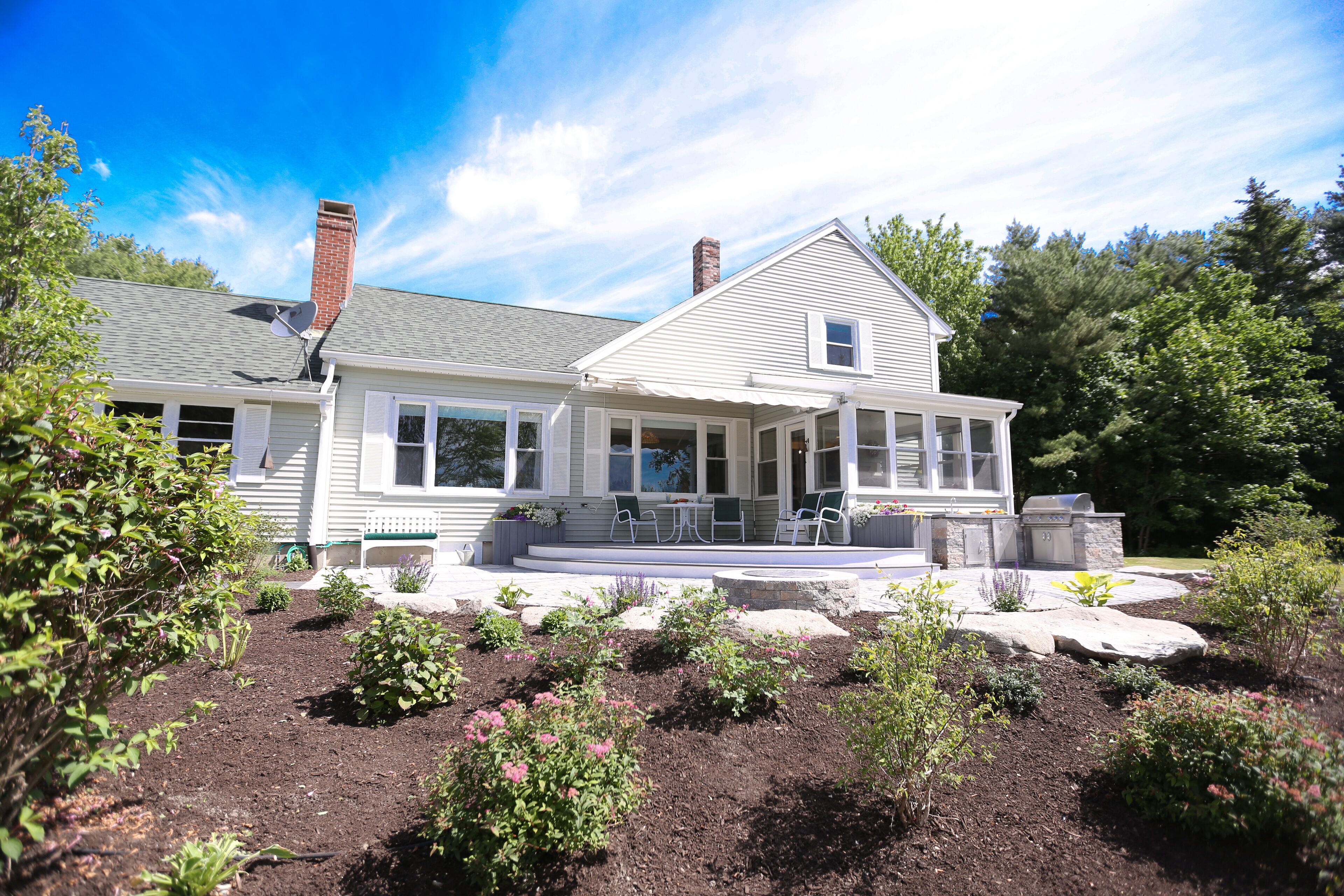 Relax, Hodgkins' House, near Acadia, Bar Harbor with ocean views of Eastern Bay.