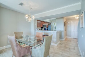 Dining - Beautiful views, tortoises, dolphins and more! (Fernandina Beach)