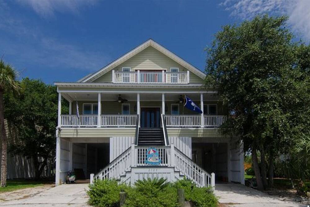 Beautiful Custom Built Spacious Vacation Home with PRIVATE POOL !!