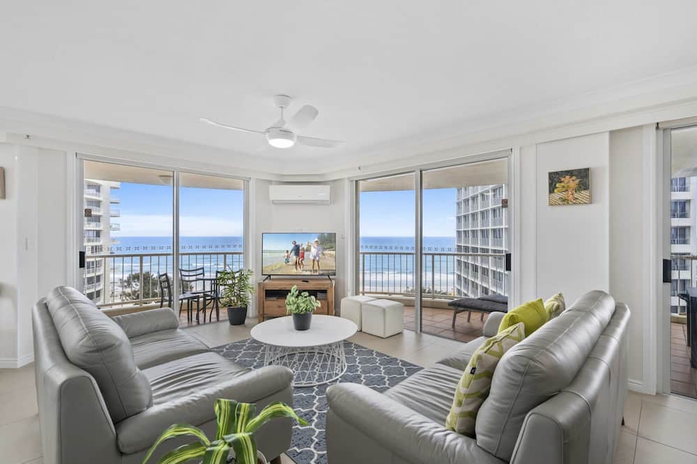 Apartment 143 offers ample space for 6-8 guests.