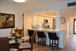 Fridge, microwave, oven, stovetop - Land's End: Gulf-front Luxury, WIFI, HDTV, Free phone, Beautiful (Treasure Island)