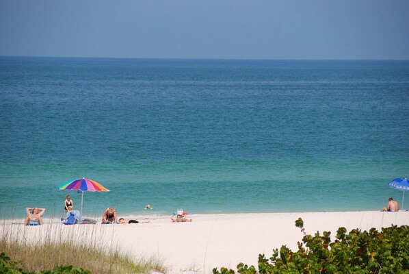 On the beach, sun loungers, beach towels - Land's End: Gulf-front Luxury, WIFI, HDTV, Free phone, Beautiful (Treasure Island)