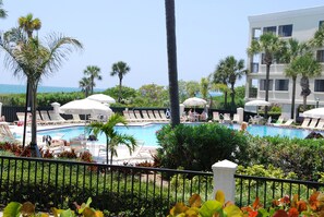 Outdoor pool, a heated pool - Land's End: Gulf-front Luxury, WIFI, HDTV, Free phone, Beautiful (Treasure Island)