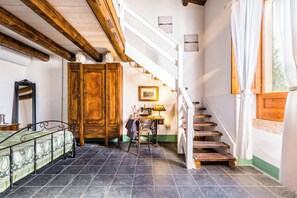3 Schlafzimmer, Zimmersafe, Schreibtisch, schallisolierte Zimmer