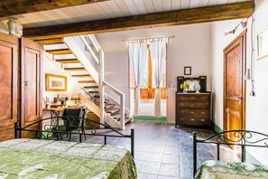 3 chambres, coffres-forts dans les chambres, bureau