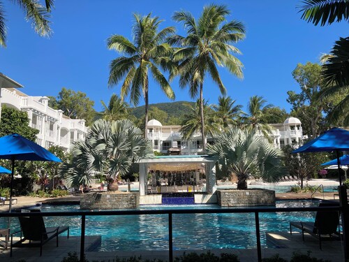 Am Strand: Beach Club mit kostenlosem Auto