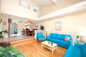 Télévision à écran plat, lecteur de DVD