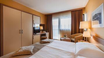 Minibar y caja de seguridad en la habitación