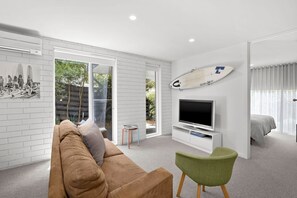 Room - One At Eight (Lorne)