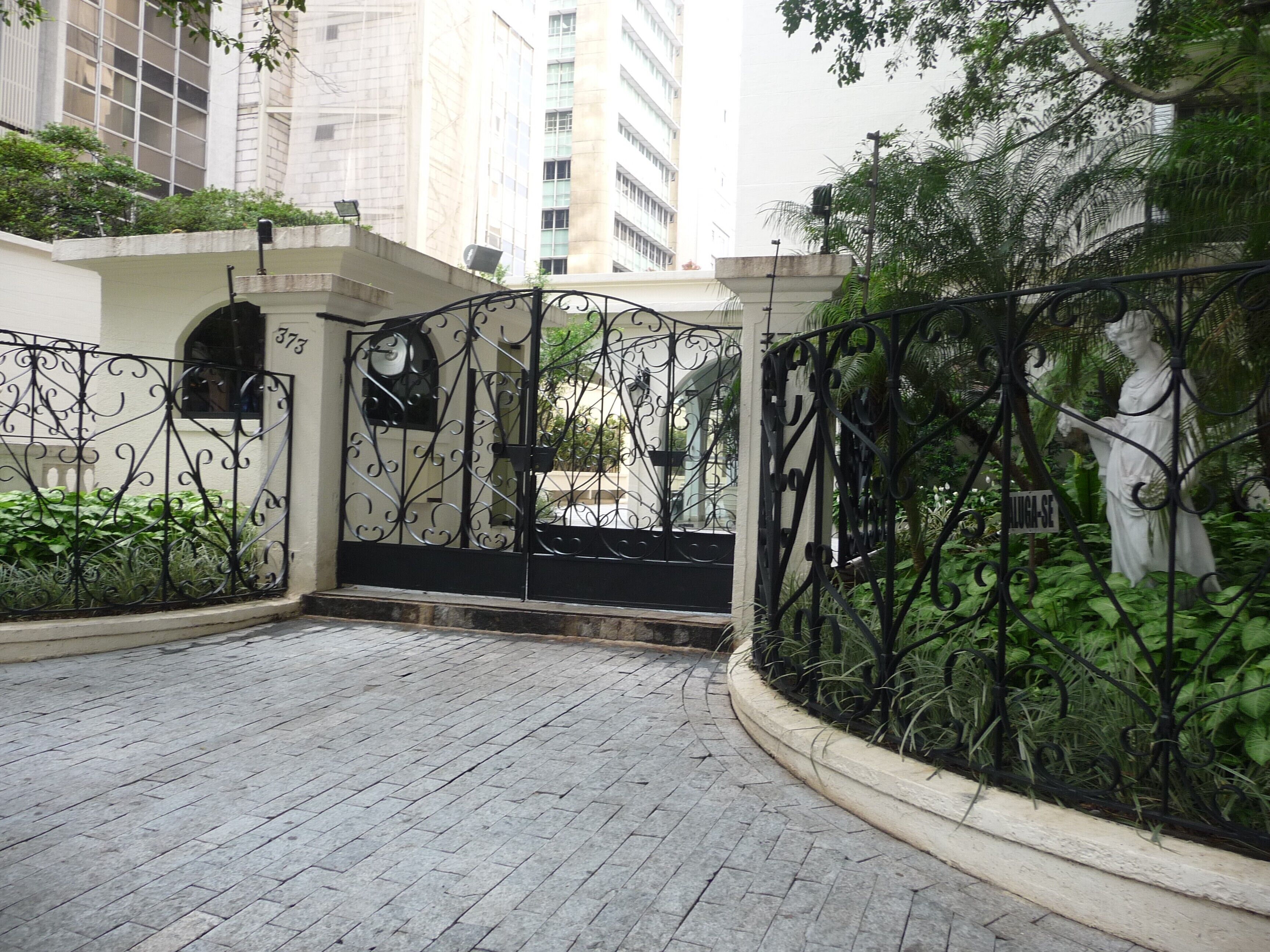 Prime location, Trianon, MASP, Paulista, 2nd floor apartment next door for 3 people COD 7273838