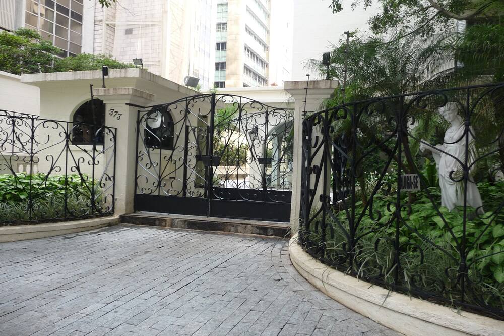 Prime location, Trianon, MASP, Paulista, 2nd floor apartment next door for 3 people COD 7273838