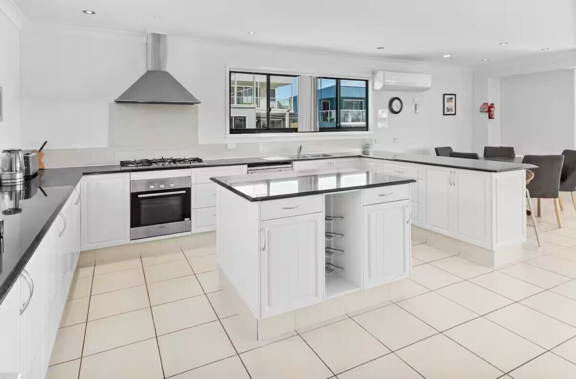 Moreton Mansion Tangalooma Island - Stunning Views of the whole bay! — image 3