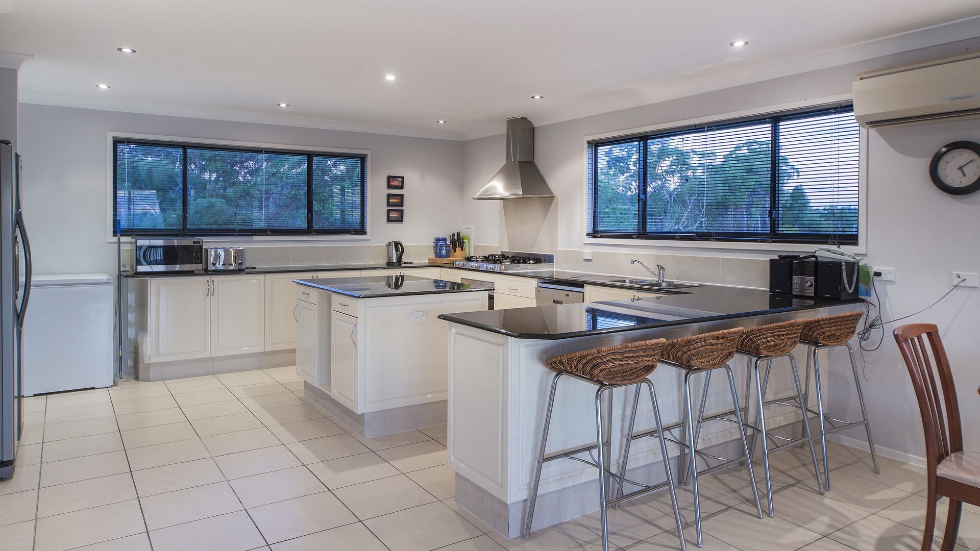 Moreton Mansion Tangalooma Island - Stunning Views of the whole bay! — image 2