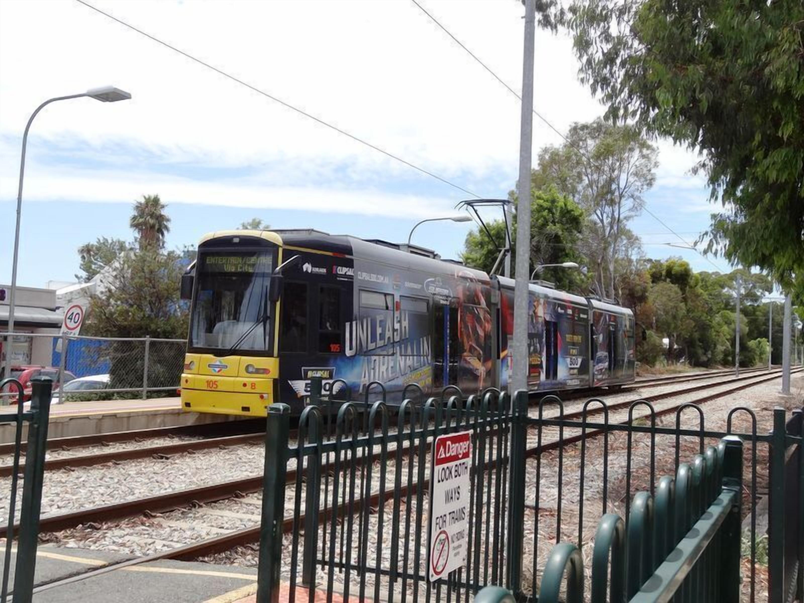 Just Right @ Hyde Park - Between Prestige & Boho — image 29