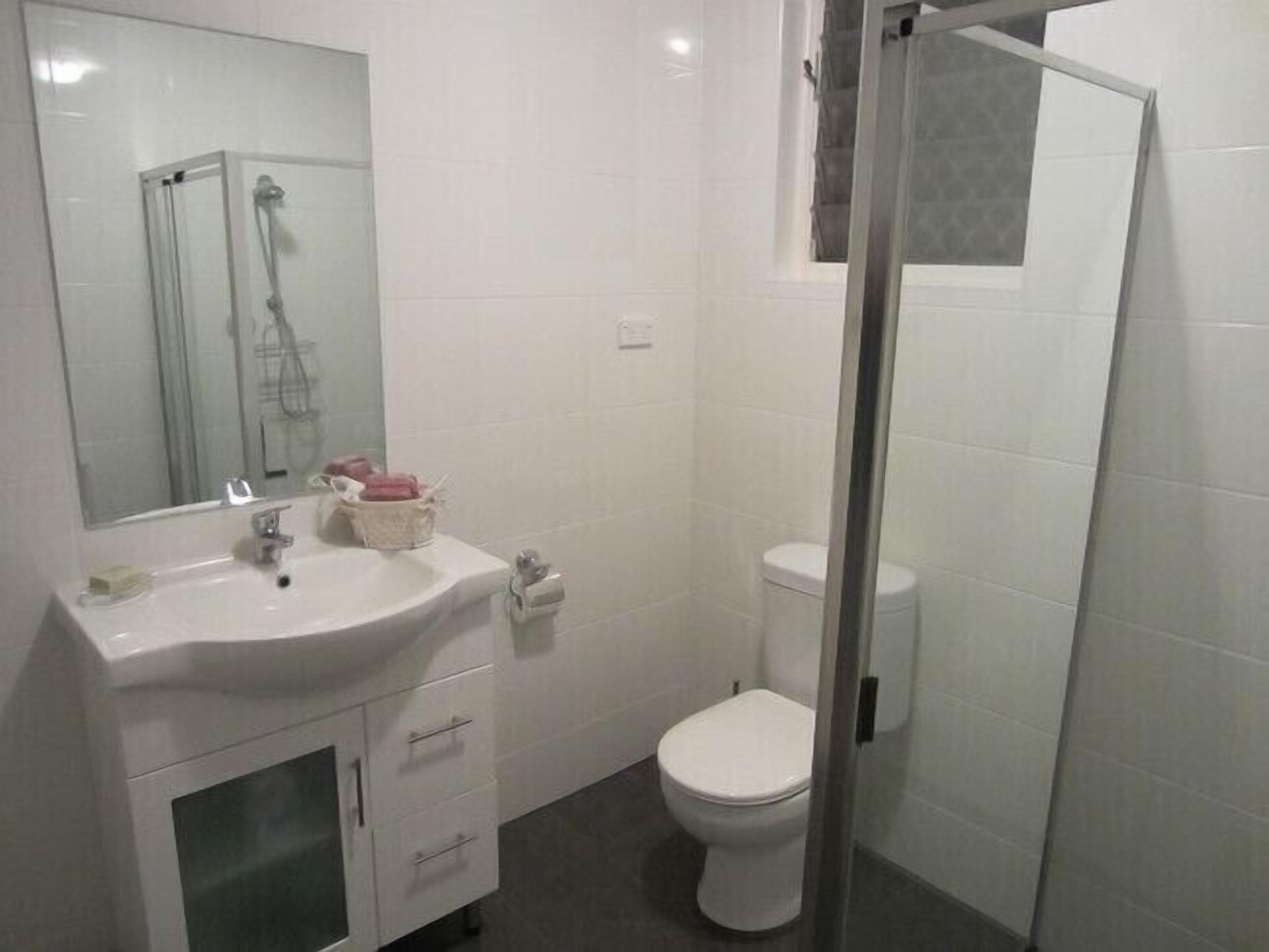 Just Right @ Hyde Park - Between Prestige & Boho — image 12