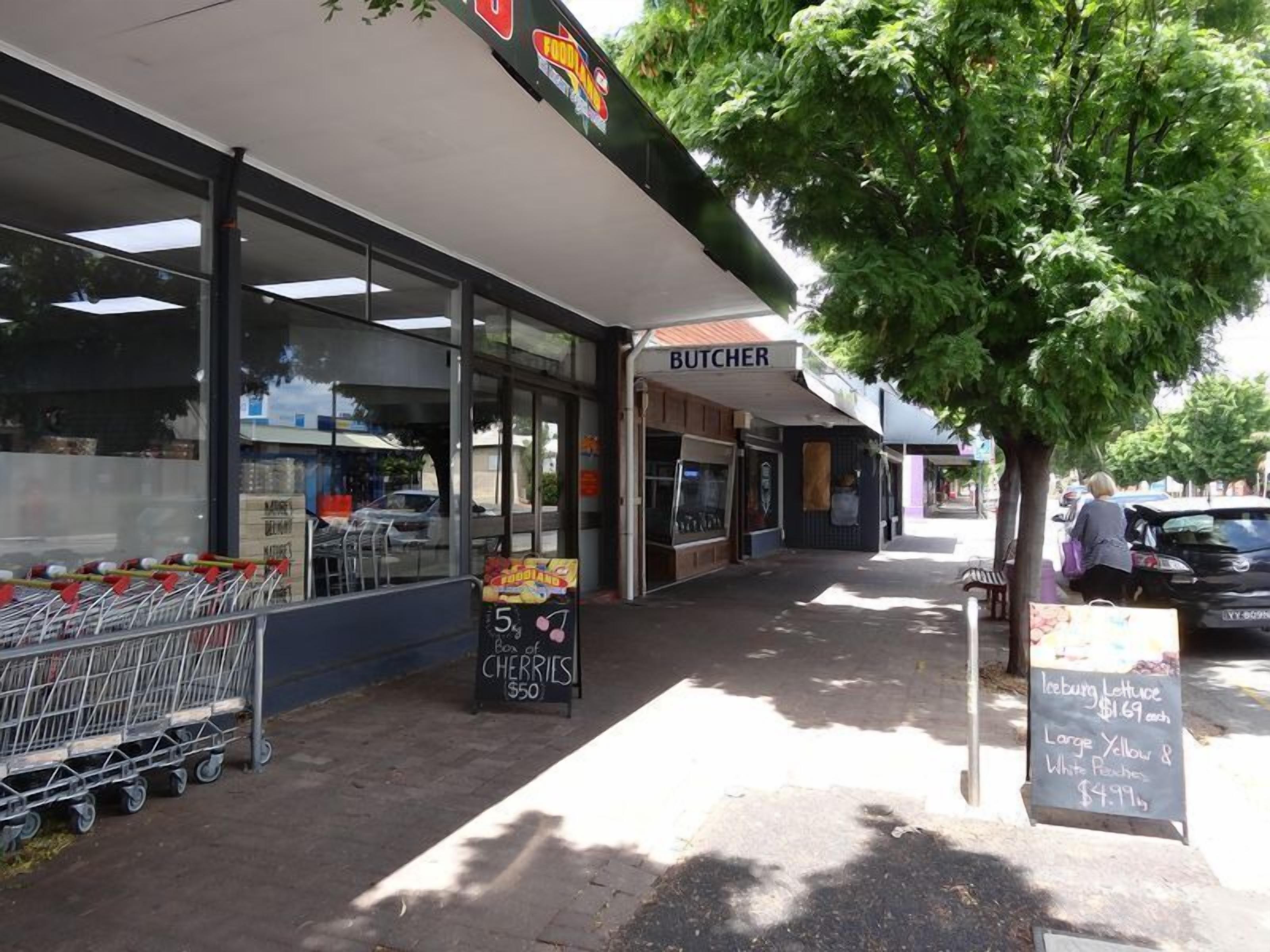 Just Right @ Hyde Park - Between Prestige & Boho — image 25