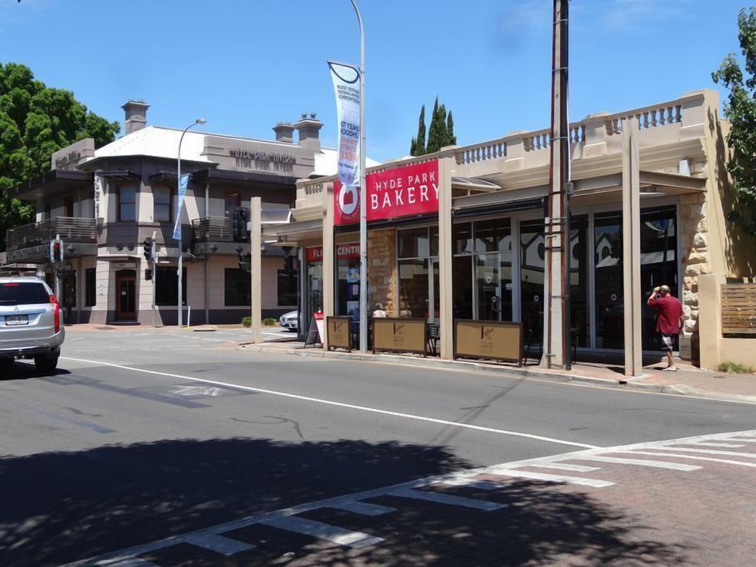 Just Right @ Hyde Park - Between Prestige & Boho — image 27