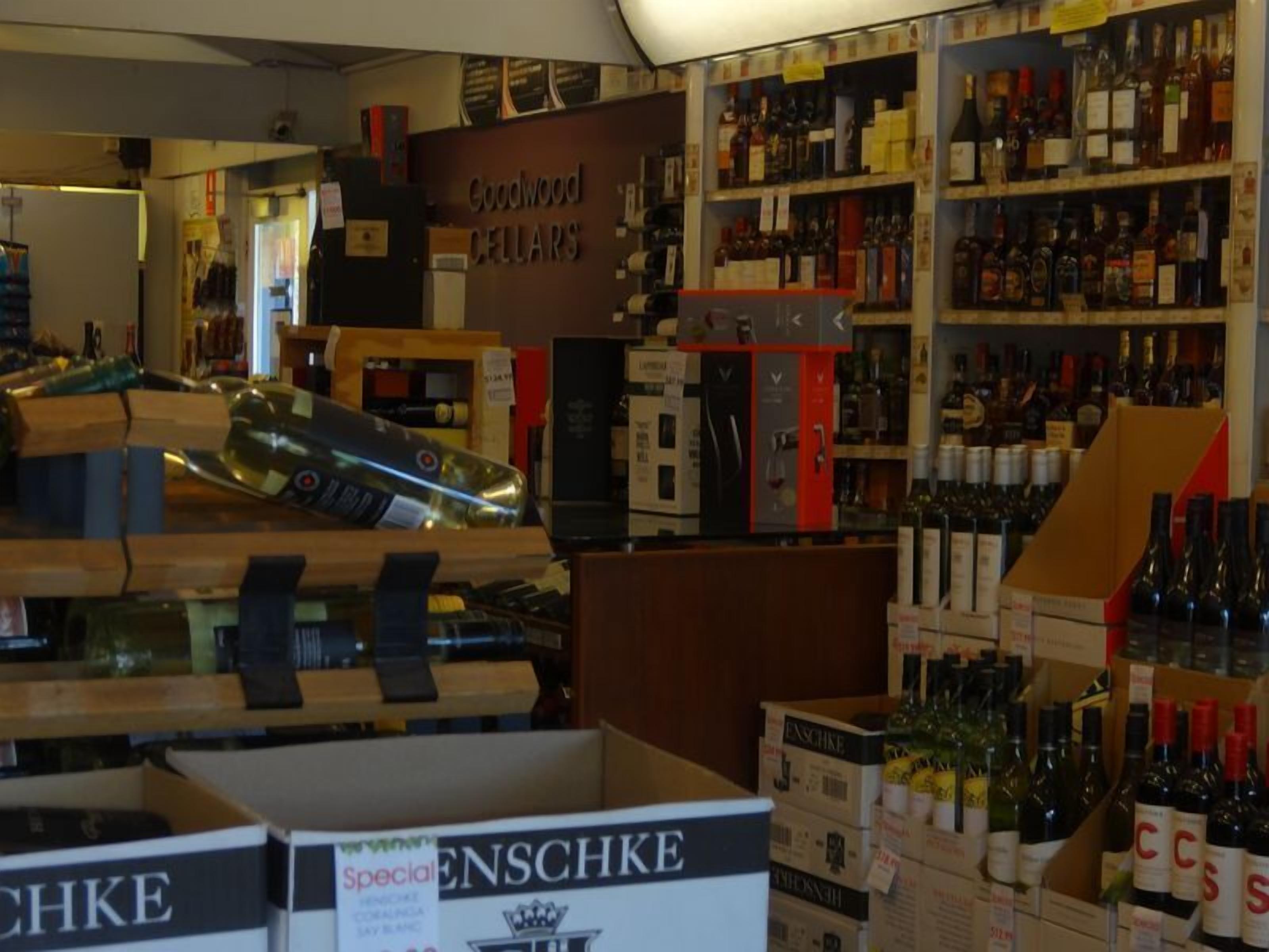 Just Right @ Hyde Park - Between Prestige & Boho — image 17