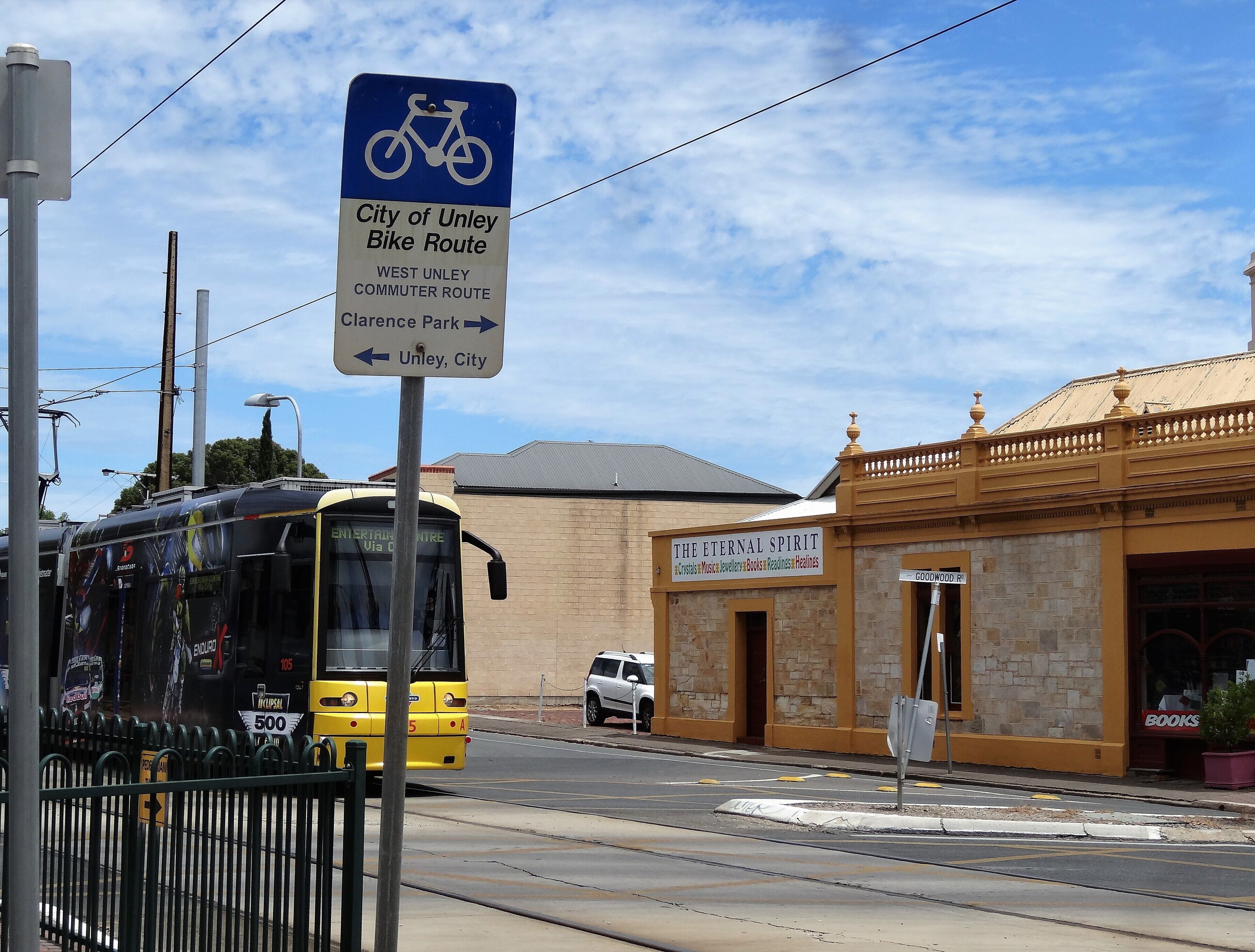 Just Right @ Hyde Park - Between Prestige & Boho — image 10