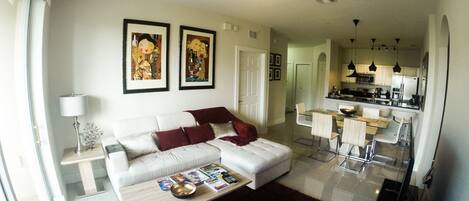 Smart TV, reproductor de DVD, futbolito y tenis de mesa