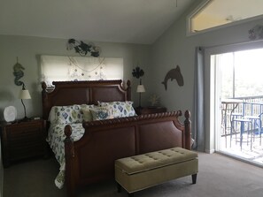 4 bedrooms, iron/ironing board, travel crib, free WiFi - Stuart Waterfront Tropical Paradise heated pool. Close to beaches and downtown. (Stuart)