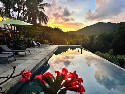 Amazing spacious home with ocean view huge terrace a private salt pool and AC